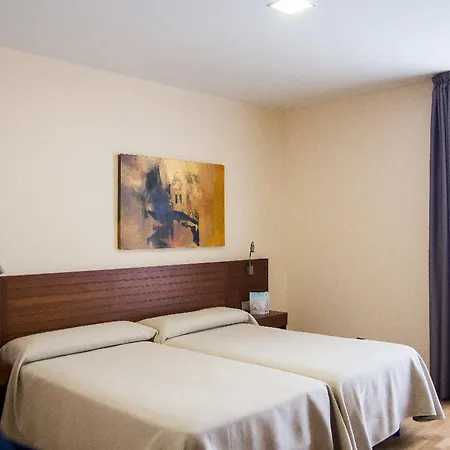Отель Hotel Puente De Alconetar 4*