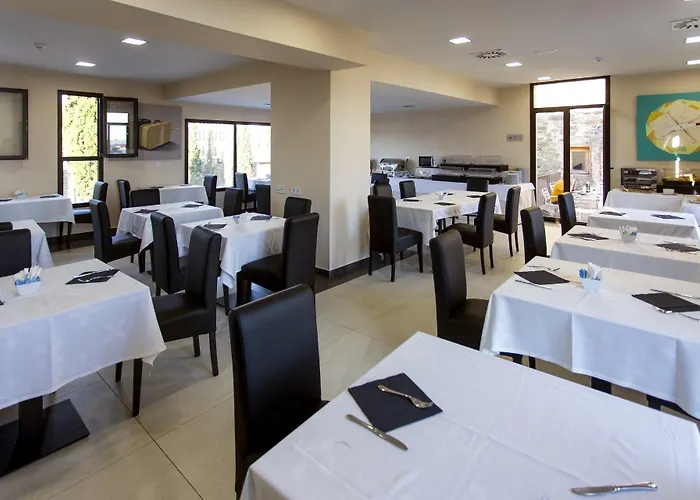 Puente De Alconetar Hotel 4*